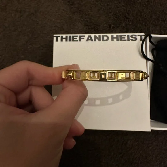 Thief And Heist 18k gold bracelet - Picture 4 of 10
